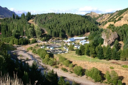 日本／チリ　サケプロジェクト最近のコジャイケのシライシ孵化場の遠景（2008年）